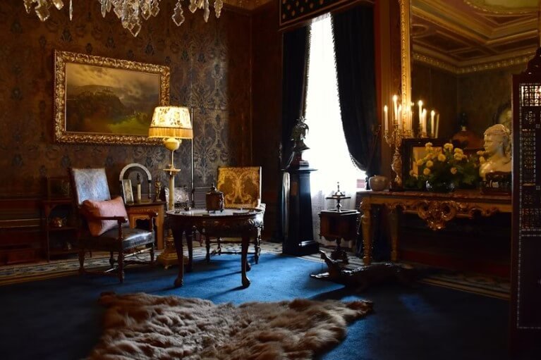 Antique estate buyers Riviera Beach South Florida. Updated 2025